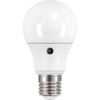 LightMe LED Leuchtmittel Birnenform 9,5W = 60W E27 matt 810lm warmweiß 2700K Tageslichtsensor